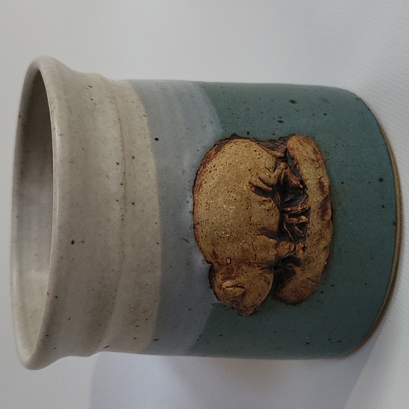 Two Toned Ceramic Coffee Mug With Raised Pig Design - Picture 11 of 11